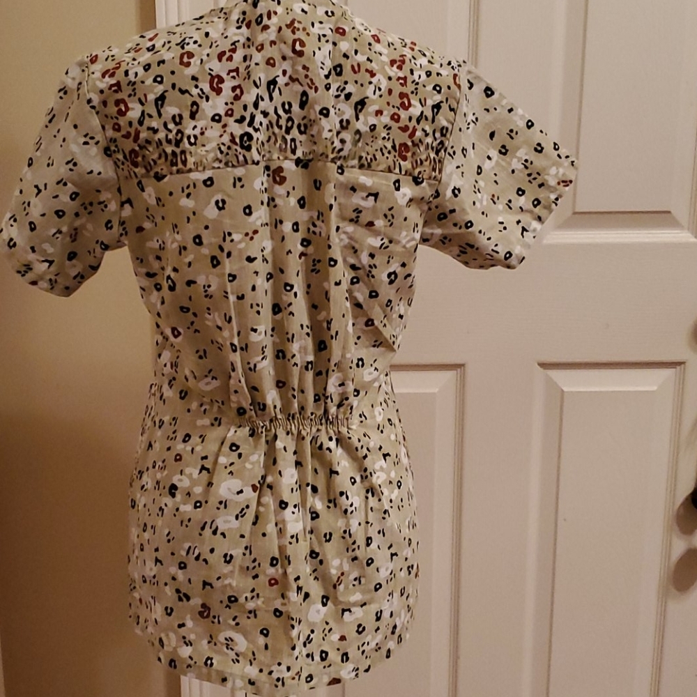 SMALL SCRUB TOP - Picture 2 of 3